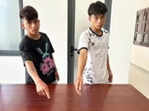 Vào ký túc xá gọi 9 học sinh đang ngủ ra ngoài rồi đánh đập, cướp tài sản