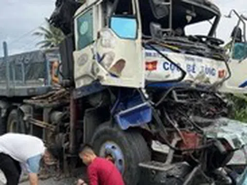 Tài xế xe container chết trong cabin khi tông vào đuôi xe tải đang đậu