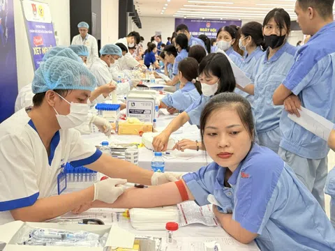 Hàng trăm công nhân được khám bệnh miễn phí