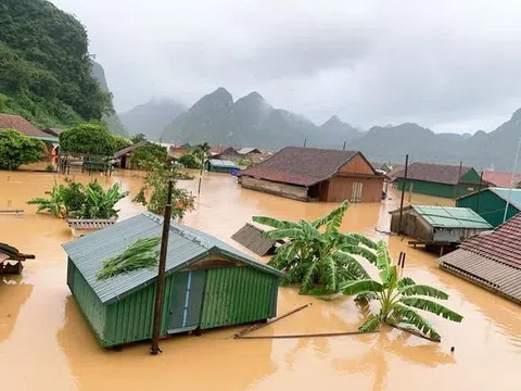 Bộ trưởng Giáo dục yêu cầu đảm bảo an toàn cho học sinh ở 19 địa phương có nguy cơ lũ quét
