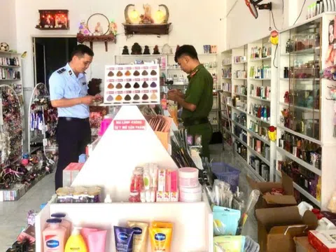 Đột kích kho mỹ phẩm 'khủng' chuyên bán online ở Cà Mau
