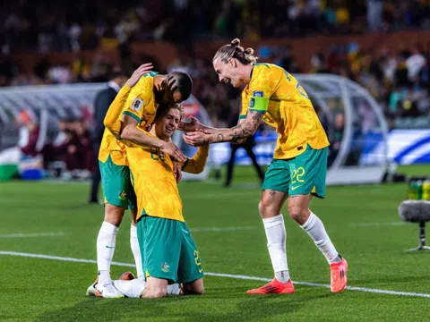 Australia gửi 'quân tiếp viện' hùng hậu để HLV Kim Sang-sik đấu MU