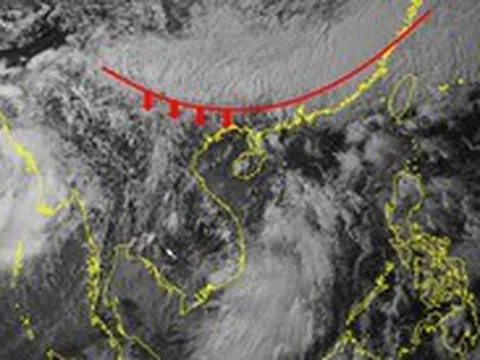 Dải mây dông đậm đặc từ Trung Quốc sắp vào Việt Nam, đêm nay miền Bắc mưa lớn