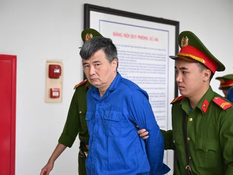 Gợi ý doanh nghiệp hối lộ để 'mua nhà to hơn', cựu vụ phó thuộc Bộ Công Thương lĩnh 11 năm tù