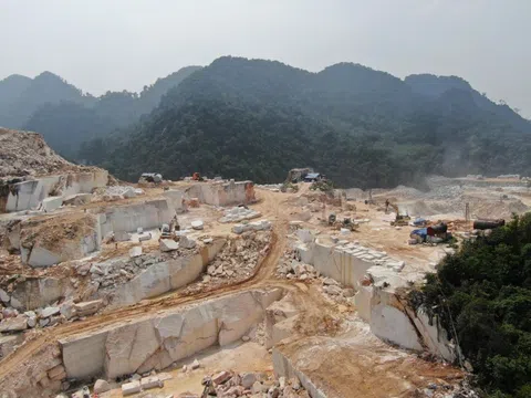 Bốn doanh nghiệp khai khoáng tại Yên Bái đồng loạt bị xử phạt vì đổ thải sai quy định, gây nguy cơ sạt lở