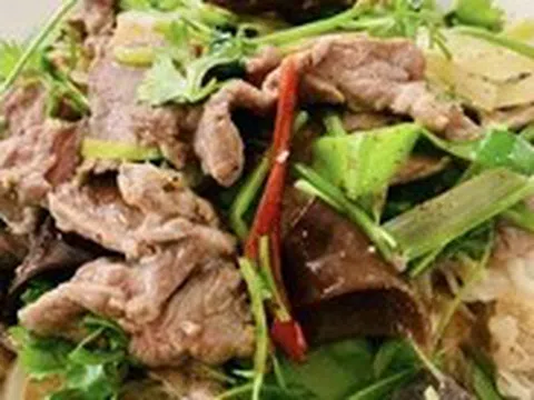 Phở xào bò với công thức ướp thịt ngon bất bại, cho ngày nắng nóng, cho cả mùa mưa