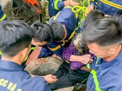 Cứu hộ thành công cụ bà 84 tuổi rơi xuống giếng nước