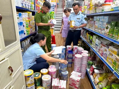 Phát hiện hàng trăm hộp sữa bột trẻ em nhập lậu