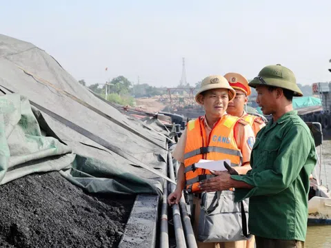 Phú Thọ: Tổng kiểm tra các phương tiện có gắn thiết bị hút cát sỏi trên sông