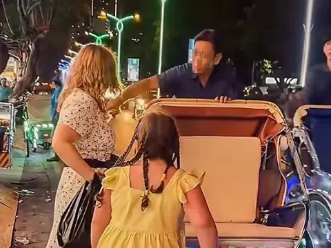 Chuyển công an xác minh vụ lái xích lô giật tiền trên tay du khách nước ngoài