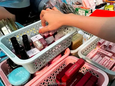 Cận cảnh 'hàng hiệu giá bèo' cần là có ở chợ truyền thống TPHCM