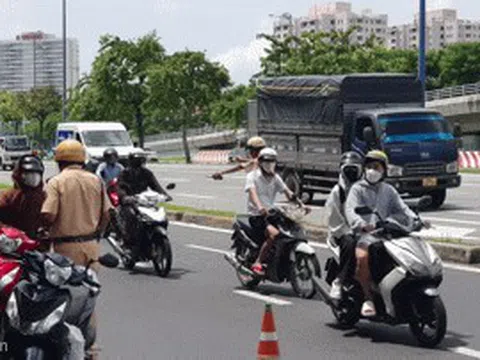 Xử phạt hàng loạt tài xế chạy quá tốc độ trên đại lộ ở TPHCM