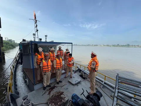 'Không có vùng cấm' khi kiểm tra tàu khai thác, vận chuyển cát trên sông Hồng, sông Lô