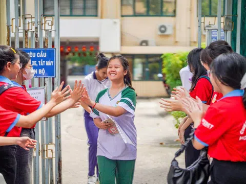 Hơn 70.000 thí sinh TPHCM làm thủ tục thi vào lớp 10