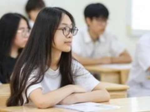 Gần 104.000 học sinh Hà Nội làm thủ tục dự thi lớp 10, nhiều em đến nhầm điểm thi