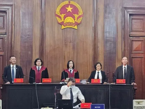 Vụ Hoài DJ cầm đầu đường dây ma túy: Chủ tọa bất ngờ đặt 4 câu hỏi cho đại diện Viện kiểm sát