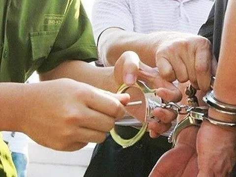 Nhận hối lộ một bộ bàn ghế, cựu trưởng công an huyện ở Thanh Hóa bị khởi tố
