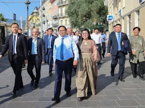 Thủ tướng Phạm Minh Chính thăm di sản văn hóa nổi tiếng của Pháp