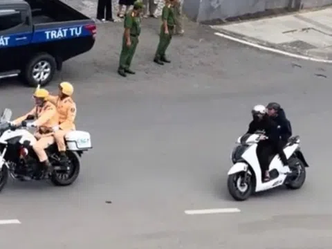 Học sinh lái xe SH chen vào đoàn xe ưu tiên ở Đà Lạt
