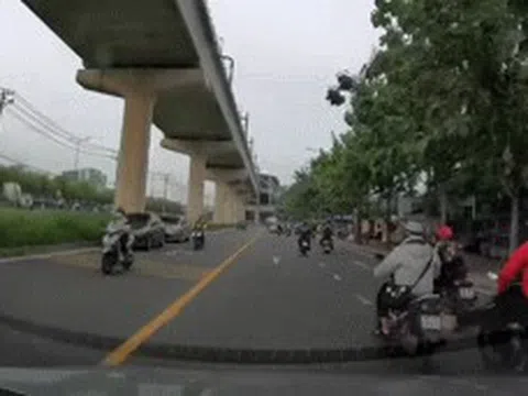 Xác minh clip nam thanh niên đi xe máy bị đạp ngã trên đường ở TPHCM