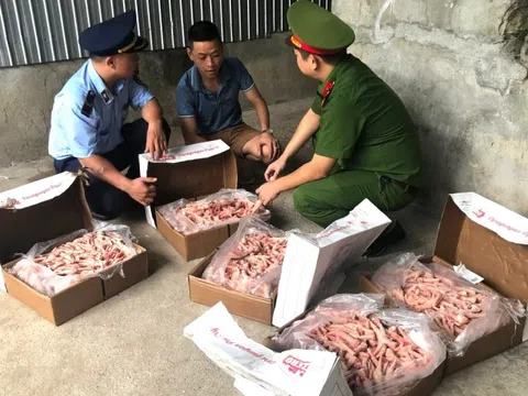 Phát hiện 1 tấn chân gà gắn 'tên lạ' mua qua mạng, không rõ nguồn gốc