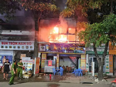 Quán lẩu nướng ở Hà Nội cháy ngùn ngụt