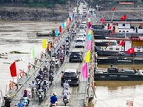 Khẩn cấp cắt cầu phao Phong Châu do nước sông Hồng dâng cao, chảy xiết