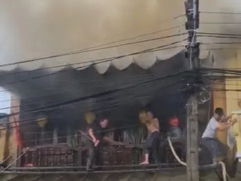 Cháy lớn ở cửa hàng lưu niệm trung tâm phố cổ Hội An