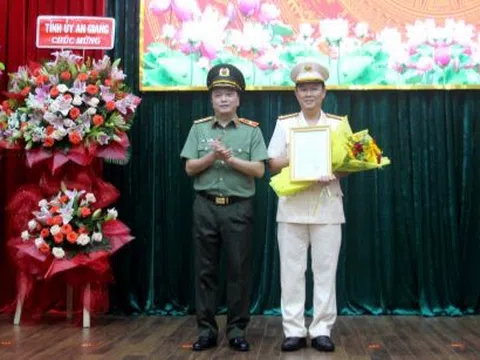 Công bố quyết định của Bộ trưởng Công an về công tác cán bộ tại An Giang