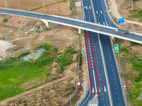 Tài xế kêu trời vì vạch kẻ 'thách đố' trên tuyến cao tốc Vĩnh Hảo - Phan Thiết