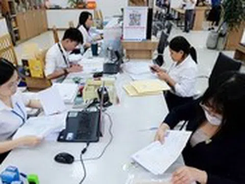 TP.HCM yêu cầu không để người dân đợi quá 20 phút khi nộp hồ sơ tại phường, xã mới