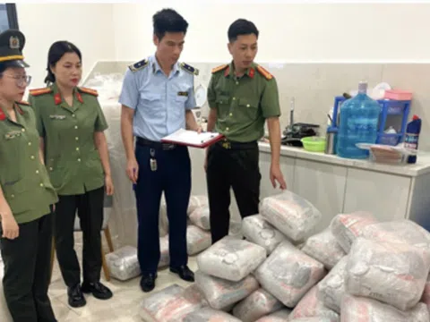Triệt phá cơ sở sản xuất, kinh doanh thức ăn cho thú cưng nghi giả mạo nhãn hiệu