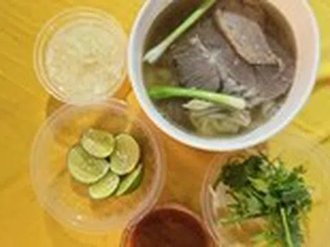 Tô phở Phát Tài vị Bắc nóng hổi ở lễ hội Ngày không tiền mặt