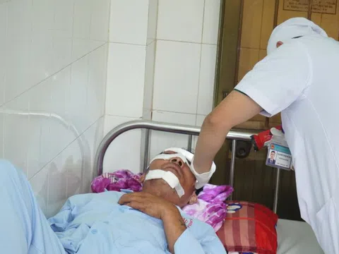 Cánh quạt máy bay không người lái chém gãy xương mũi người đi đường