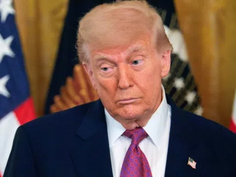 Sinh nhật bất ổn của ông Trump
