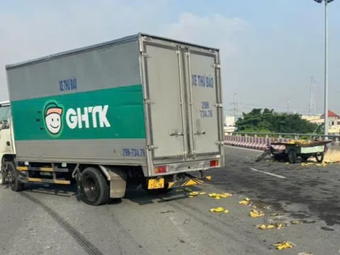 Xe tải va chạm xe lôi tự chế, người đàn ông bán chuối dạo tử vong