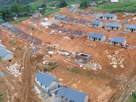 Không khí hối hả trên công trường khu tái thiết Sàng Ma Sáo