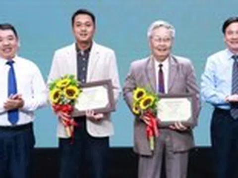 ‘Khúc ca người làm báo’, ‘Trên đường mực cháy’, ‘Lời Bác dặn’ giành giải nhất sáng tác về nghề báo