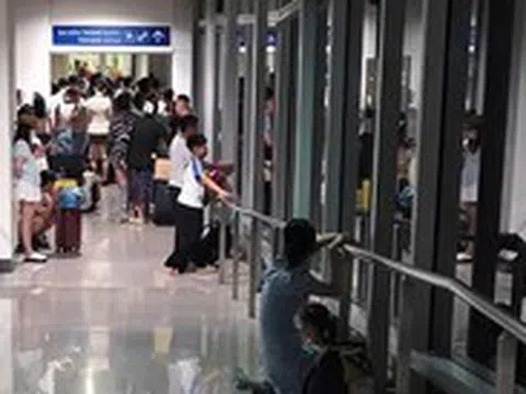 Cục Hàng không yêu cầu làm rõ vụ hành khách 'mắc kẹt' ở Tân Sơn Nhất giữa đêm