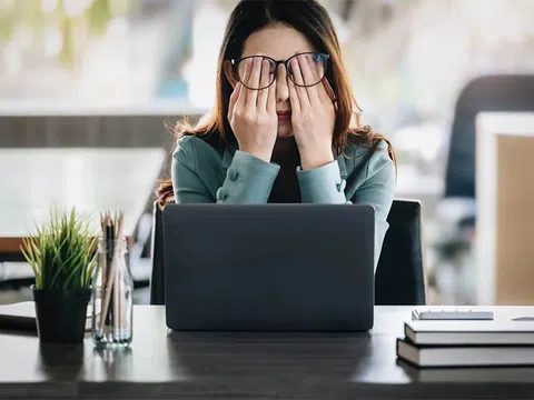 Vỡ mạch máu não, dấu hiệu nhận biết chỉ từ cơn đau đầu
