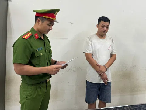 Tài xế taxi 'chặt chém' khách 4,2 triệu đồng bị tạm giữ hình sự