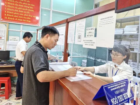 Hà Nội chuyển cấp phép kinh doanh karaoke, sử dụng tạm lòng đường, vỉa hè về cấp xã