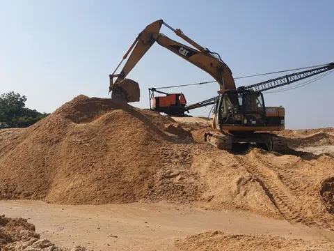 Đấu giá ba mỏ cát ở Quảng Nam: Khởi điểm vài tỷ đồng, chốt hàng trăm tỷ đồng