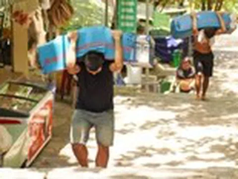 Những người phu khuân vác trên núi thiêng Bà Đen