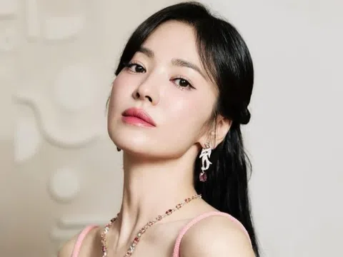 Song Hye Kyo bùng nổ nhan sắc