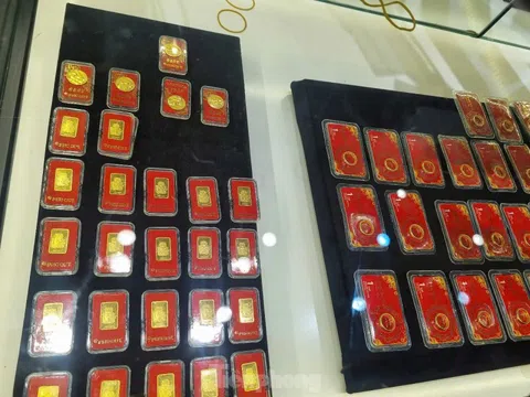 Giá vàng SJC đứng im, vàng nhẫn tiếp đà giảm
