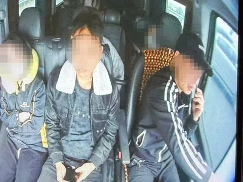 Cục CSGT: 'Sử dụng điện thoại khi đang lái xe là hành vi đặc biệt nguy hiểm'