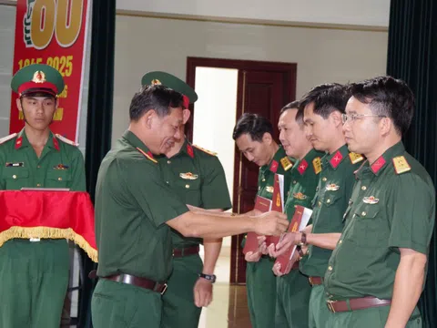 Công bố quyết định giải thể ban chỉ huy quân sự cấp huyện tại Huế