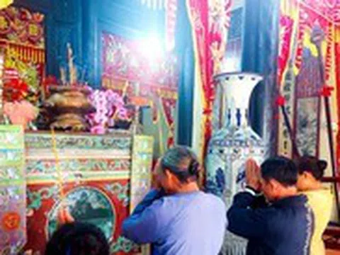 Khách đổ xô về Hà Tiên nhân kỷ niệm 290 năm ngày mất Đức khai trấn Mạc Cửu
