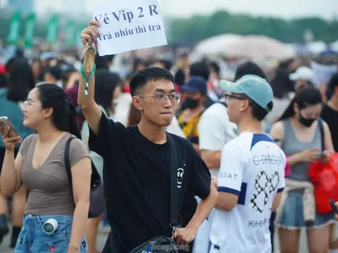 Giá vé show có G-Dragon giảm sâu, phe vé ế khách